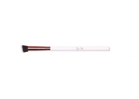 She iss concealer brush